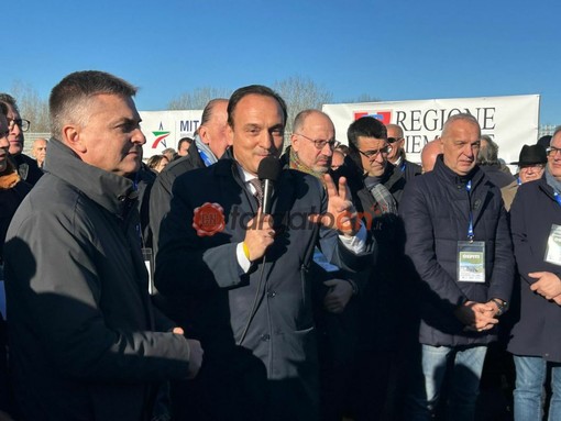 Il governatore Cirio durante il sopralluogo che ha preceduto l'apertura dell'autostrada Il governatore Cirio durante il sopralluogo che ha preceduto l'apertura dell'autostrada