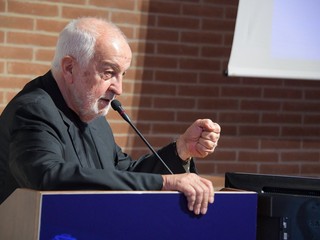 Alcuni momenti dell'assemblea (foto Mauro Gallo) Alcuni momenti dell'assemblea (foto Mauro Gallo)