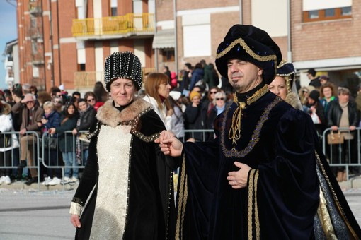 Carlevè ’d Mondvì 2026, trionfo all’Altipiano: la seconda sfilata è una festa da record