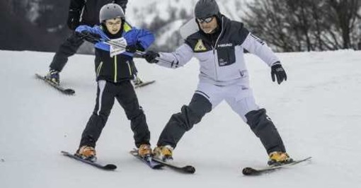 Limone Piemonte, SportABILI Alba in pista: “4 Scie sulla Neve” ricorda Claudio Agosti