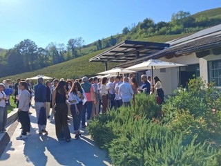 Nelle foto alcuni momenti dell'evento tenuto ieri nella cantina di Serralunga d'Alba Nelle foto alcuni momenti dell'evento tenuto ieri nella cantina di Serralunga d'Alba