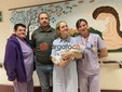 La piccola con i genitori e le ostetriche Bagnaschino e Danna