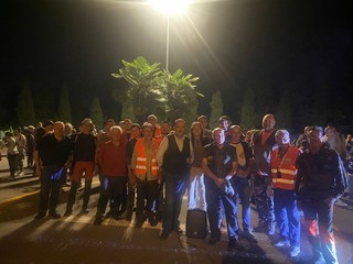 Alcuni momenti dell'emozionante serata dedicata alla passeggiata notturna nel bosco del Merlino a Caramagna, guidata dai cacciatori e animata dalla compagnia teatrale &quot;Le ragazze dell'Unitre&quot;