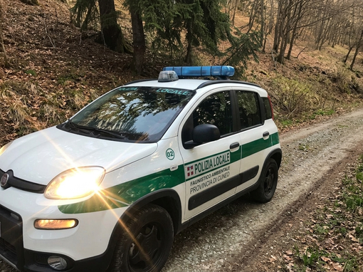 Un'auto della Polizia Locale della Provincia di Cuneo Un'auto della Polizia Locale della Provincia di Cuneo