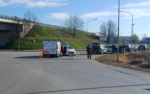 Scontro tra auto e furgone in via Savigliano a Roreto di Cherasco