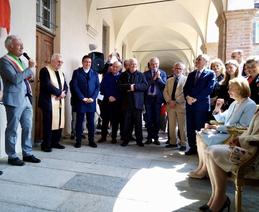 Un momento della cerimonia di intitolazione del chiostro dei Somaschi a Michele Ferrero