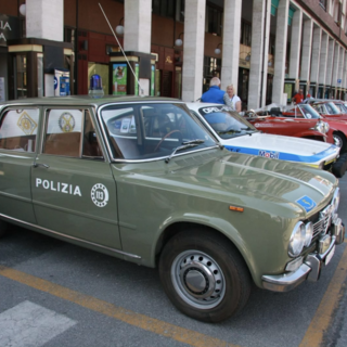 Cuneo, l'Aci festeggia cento anni: in sfilata oltre cinquanta auto storiche scortate dalla Polizia