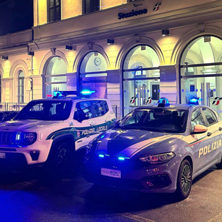 Bra, controlli alla stazione ferroviaria: identificate 115 persone, multata un’attività di giochi leciti