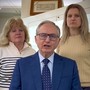 Mario Roggero con la moglie Mariangela e una delle figlia durante uno dei suoi recenti appelli via social Mario Roggero con la moglie Mariangela e una delle figlia durante uno dei suoi recenti appelli via social