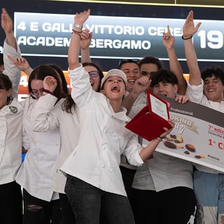 L'esultanza degli studenti neivesi alle finali nazionali di Roma