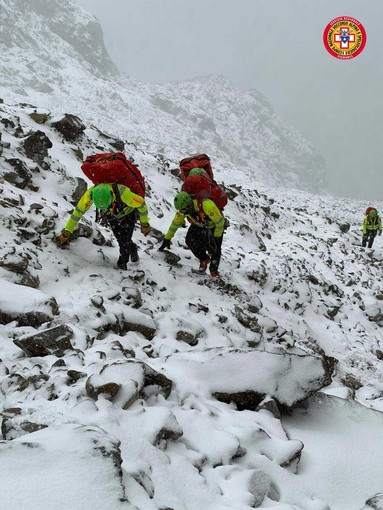 Alcuni momenti dell'intervento di soccorso presso il monte Corno Stella, nel comune di Valdieri: le operazioni hanno coinvolto 118, Soccorso Alpino, Soccorso Alpino della Guardia di Finanza (Sagf) e Vigili del Fuoco Alcuni momenti dell'intervento di soccorso presso il monte Corno Stella, nel comune di Valdieri: le operazioni hanno coinvolto 118, Soccorso Alpino, Soccorso Alpino della Guardia di Finanza (Sagf) e Vigili del Fuoco
