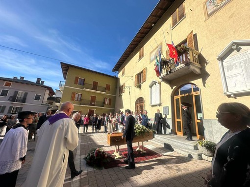 Nella parrocchiale del paese le esequie di Graziella Viale (foto Tiziana Fantino)