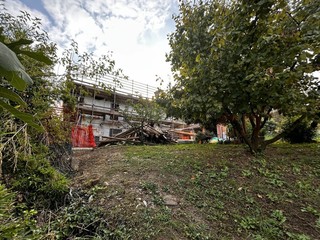 Uno scorcio della cascina di proprietà di Roberto Mollo, in fase di ristrutturazione Uno scorcio della cascina di proprietà di Roberto Mollo, in fase di ristrutturazione