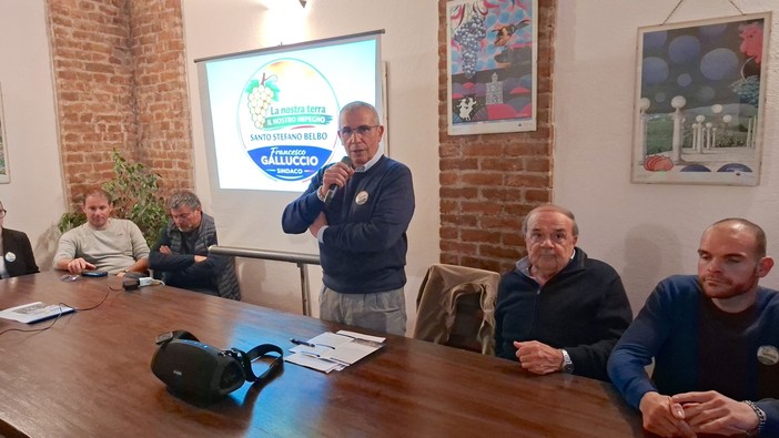 Nelle foto alcuni momenti della serata di presentazione tenuta all'agriturismo Gallina