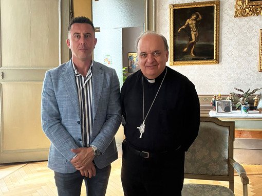 Il presidente di Coldiretti Cuneo Enrico Nada col vescovo di Alba, monsignor Marco Brunetti Il presidente di Coldiretti Cuneo Enrico Nada col vescovo di Alba, monsignor Marco Brunetti