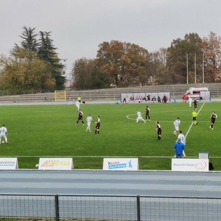 Nelle foto alcuni momenti del derby giocato allo stadio "Manzo" di Alba