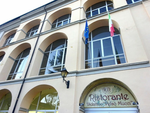 Il Velso Mucci di Bra riparte dal miele: gli studenti protagonisti della cena di gala di Amél’Amèl a Sommariva del Bosco Il Velso Mucci di Bra riparte dal miele: gli studenti protagonisti della cena di gala di Amél’Amèl a Sommariva del Bosco