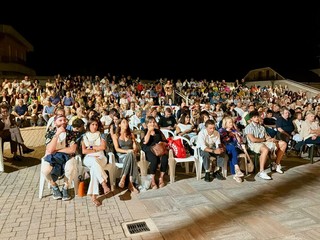 Alcuni scatti dalla partecipata serata (Agenzia Acca di Andrea Caponnetto; fotografo Patryk Wywrocki, Instagram @fresheyeview)