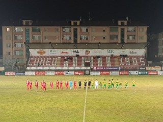 Le squadre schierate all'inizio del match
