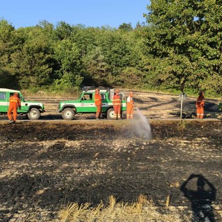 Volontari Aib in azione ieri a Camerana