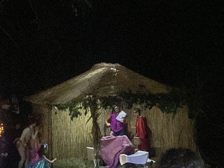 Alcuni momenti dell'emozionante serata dedicata alla passeggiata notturna nel bosco del Merlino a Caramagna, guidata dai cacciatori e animata dalla compagnia teatrale &quot;Le ragazze dell'Unitre&quot;