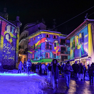 Il presepe pop allestito da Marco Lodola