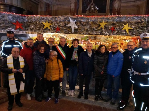 Inaugurazione del presepe nella foto di Pino Berrino