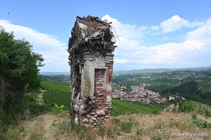 Il pilone di Novello in uno scatto di Pierangelo Vacchetto Il pilone di Novello in uno scatto di Pierangelo Vacchetto