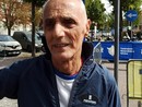 Bruno Scagliola ‘idolo’ dei fossanesi: il paracadutista di 82 anni osannato dopo l’atterraggio in piazza Diaz Bruno Scagliola ‘idolo’ dei fossanesi: il paracadutista di 82 anni osannato dopo l’atterraggio in piazza Diaz