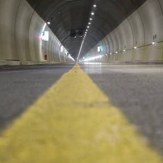 Tunnel del Colle di Tenda riaperto dopo la rimozione di un veicolo in avaria Tunnel del Colle di Tenda riaperto dopo la rimozione di un veicolo in avaria