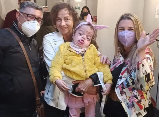 La piccola Alice con Gianna Nannini