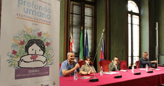 Nelle foto alcuni momenti della presentazione tenuta in municipio