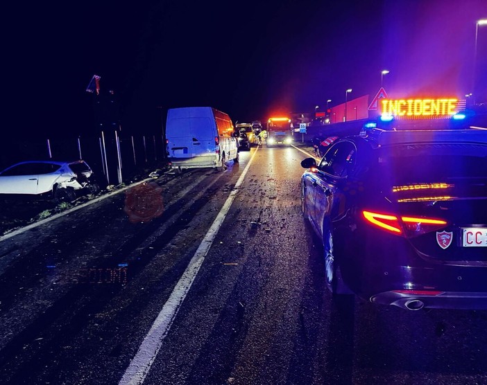Scontro tra auto e furgone sulla Statale 231 a Cervere