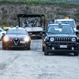 Alba, blitz dei Carabinieri al campo nomadi "Pinot Gallizio" Alba, blitz dei Carabinieri al campo nomadi "Pinot Gallizio"