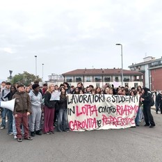 Il corteo che questa mattina ha attraversato le vie della città Il corteo che questa mattina ha attraversato le vie della città