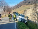 L'auto finita fuori strada