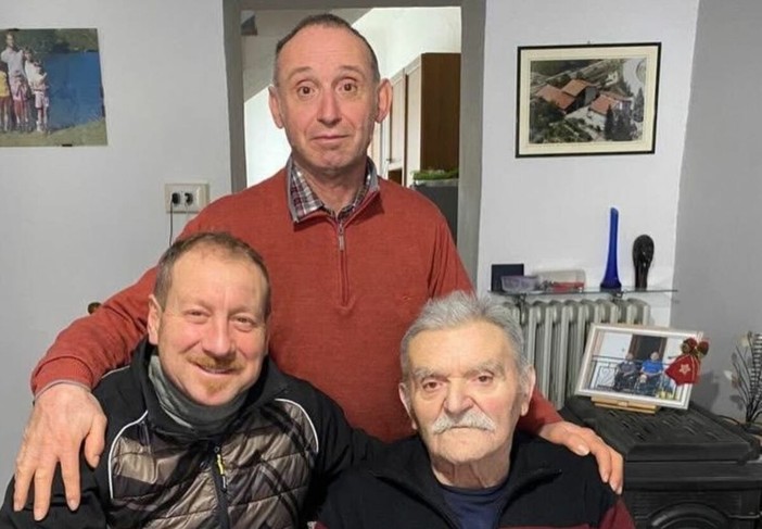 La foto del post Instagram della corale "Gat Ross", in ricordo di Giovanni Ferrero, loro presidente scomparso