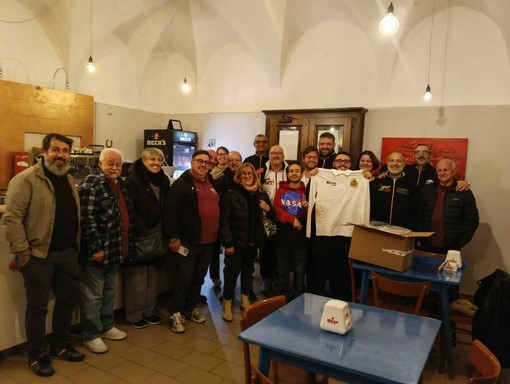Carmagnola, il Motoclub CCMotorday dona 15 divise ai ragazzi di Angeli di Ninfa Carmagnola, il Motoclub CCMotorday dona 15 divise ai ragazzi di Angeli di Ninfa