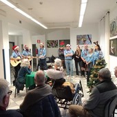 Gli scout cantano alla Casa di Riposo Ottolenghi: i desideri degli anziani diventano regali di Natale