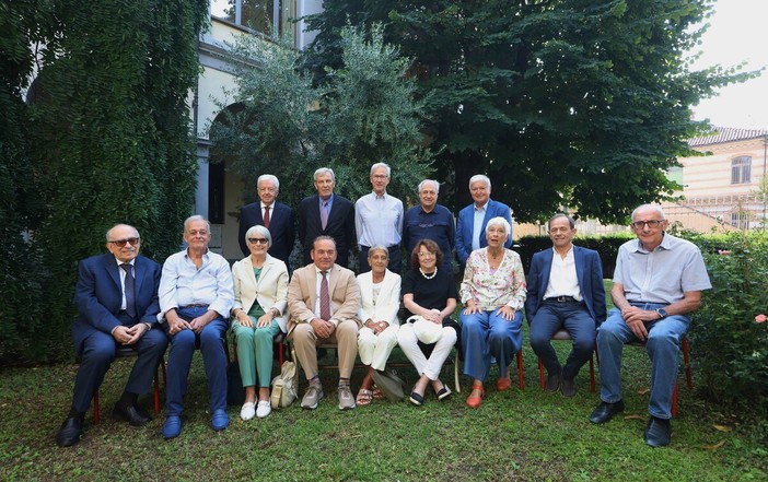 I partecipanti alla riunione di classe tenuta sabato nei locali del "Liceo Govone" di Alba (Foto Murialdo - Muratore) I partecipanti alla riunione di classe tenuta sabato nei locali del "Liceo Govone" di Alba (Foto Murialdo - Muratore)