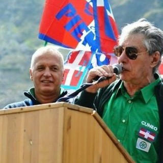 Giorgio Bergesio con Umberto Bossi insieme all'annuale ritrovo alle sorgenti del Po