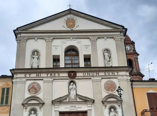La facciata della chiesa dei Battuti Bianchi di Bra