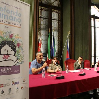 Nelle foto alcuni momenti della presentazione tenuta in municipio