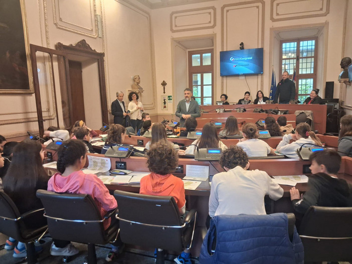 “Cittadini di Bra, cittadini del Mondo”, torna a riunirsi il consiglio comunale dei ragazzi