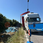 L'autoarticolato riportato sulla carreggiata L'autoarticolato riportato sulla carreggiata