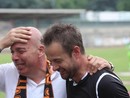 A sinistra Massimo Ravera, sindaco e presidente onorario S.Albano calcio, in lacrime con mister Fabio Parola A sinistra Massimo Ravera, sindaco e presidente onorario S.Albano calcio, in lacrime con mister Fabio Parola