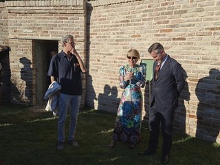 Nelle foto alcuni momenti della partecipata doppia inaugurazione Nelle foto alcuni momenti della partecipata doppia inaugurazione