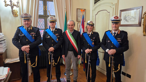 Polizia Locale di Bra, promossi due nuovi vicecommissari: sono Bruna Dalmasso e Carlo Barra Polizia Locale di Bra, promossi due nuovi vicecommissari: sono Bruna Dalmasso e Carlo Barra