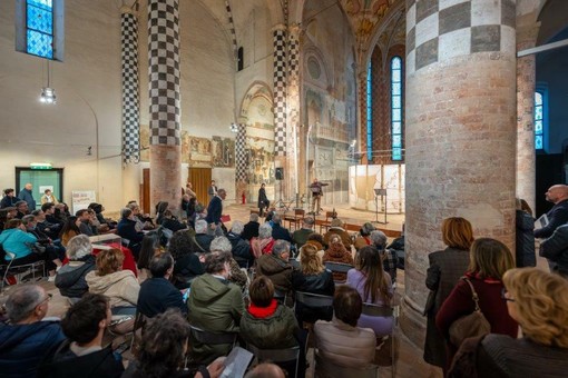 Maratona Fenogliana, cinque giorni di letture e musica tra le colline: si parte da Canelli e si chiude con i CSI ad Alba Maratona Fenogliana, cinque giorni di letture e musica tra le colline: si parte da Canelli e si chiude con i CSI ad Alba