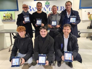 La squadra di Cortemilia con piastrelle La squadra di Cortemilia con piastrelle